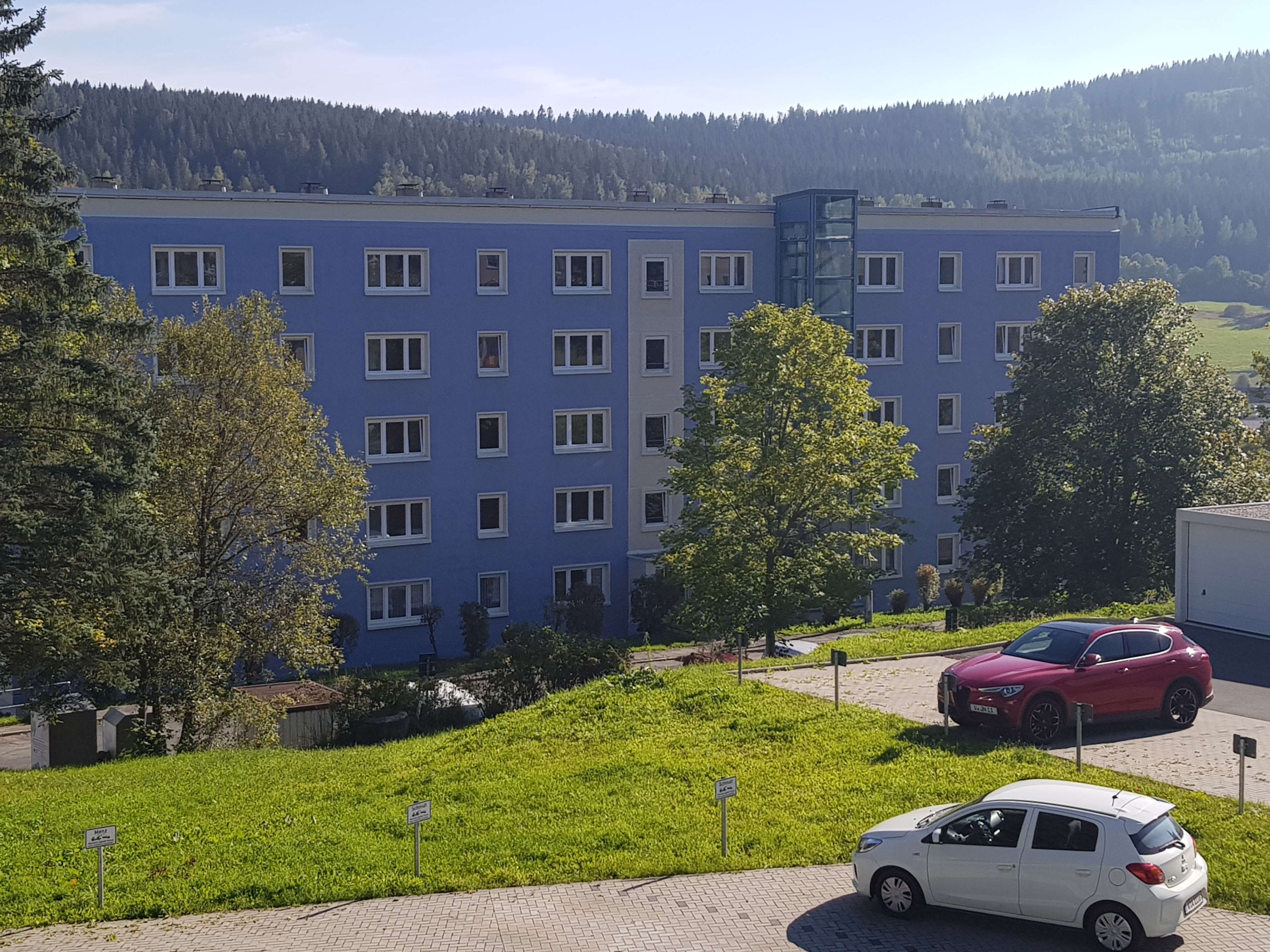 Schüler aufgepasst! Kaltmiete 2 Monate geschenkt! Tolle 1-Raum-Wohnung mit Balkon und Aufzug! in Klingenthal