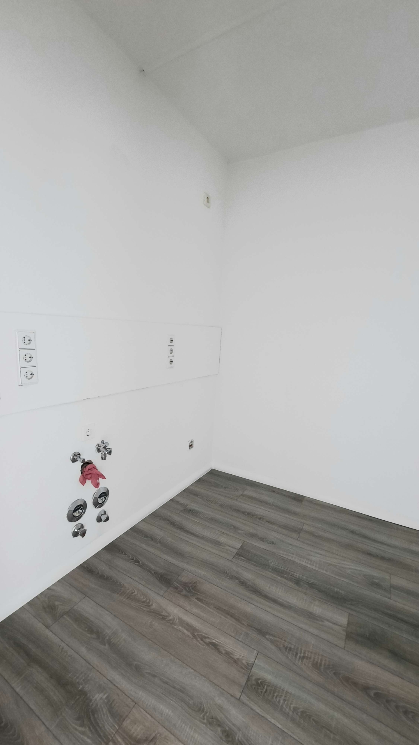 3-Raum Wohnung mit Balkon & Dusche, EBK möglich in Chemnitz