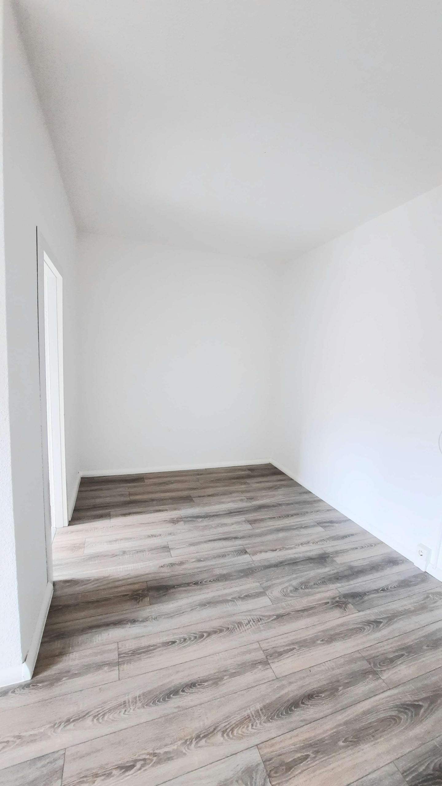 3-Raum Wohnung mit Balkon & Dusche, EBK möglich in Chemnitz
