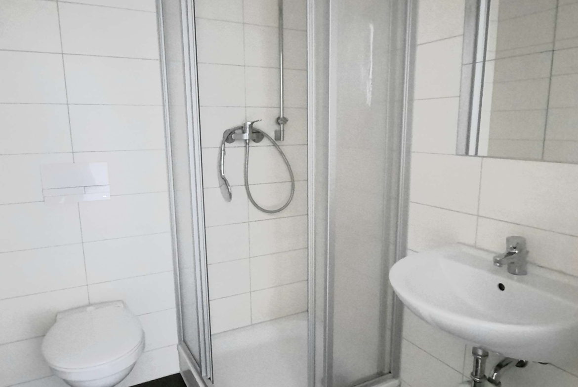 3-Raum Wohnung mit Balkon & Dusche, EBK möglich in Chemnitz