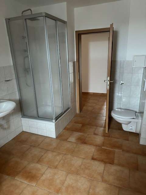 3 Monate kaltmietfrei * schöne 3 RaumWE mit Badewanne, Dusche & Balkon in Lichtenstein