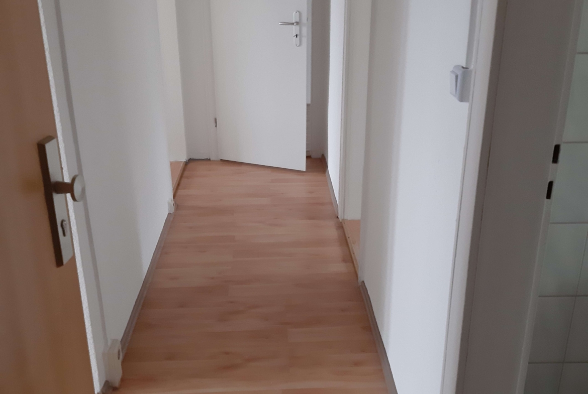 Schöne 3R-Wohnung mit Balkon & Badewanne sucht Sie! in Glauchau