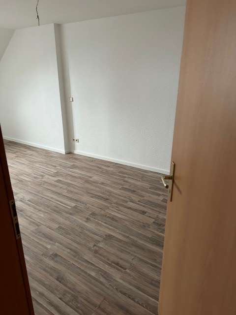 3 Monate kaltmietfrei * schöne 3 RaumWE mit Badewanne, Dusche & Balkon in Lichtenstein