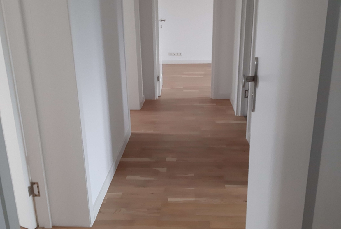 ERSTBEZUG* Schöne 3R-Wohnung mit Balkon sucht Sie! in Glauchau