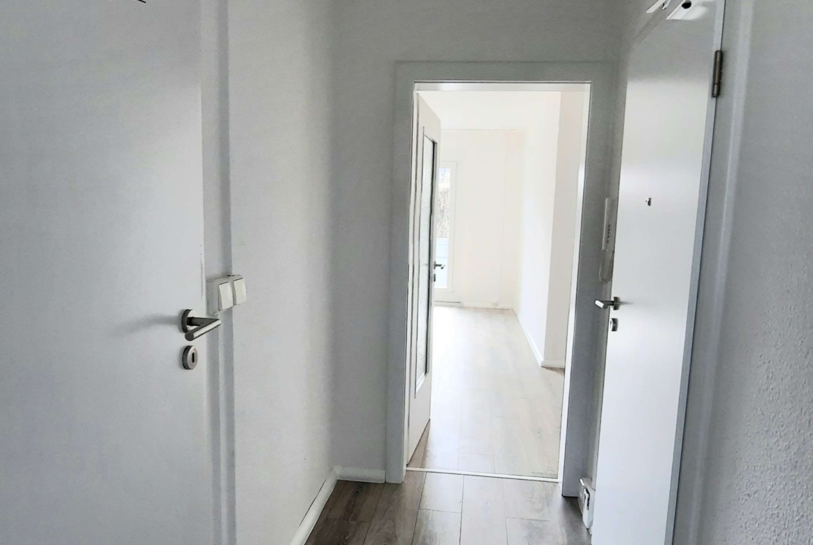 3-Raum Wohnung mit Balkon & Dusche, EBK möglich in Chemnitz
