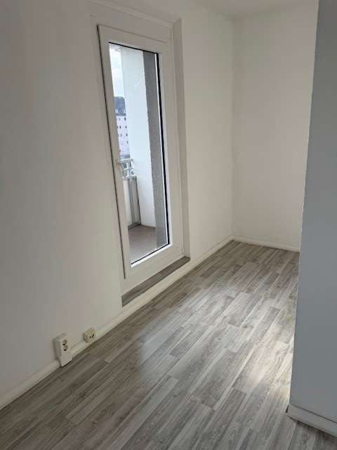 Schnell zugreifen* Schöne 1-RaumWE mit Badewanne & Balkon in Chemnitz