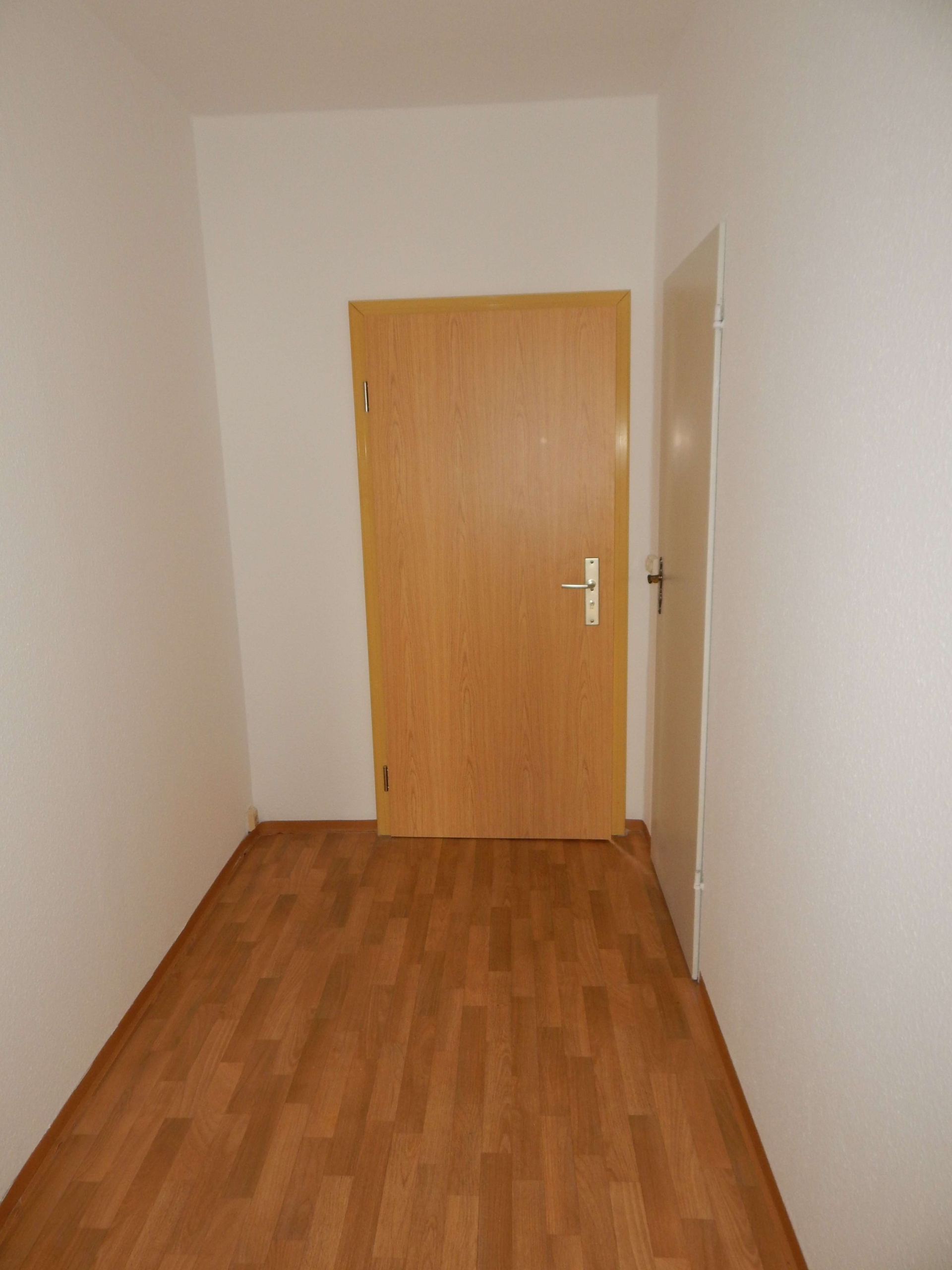 Schüler aufgepasst! Kaltmiete 2 Monate geschenkt! Tolle 1-Raum-Wohnung mit Balkon und Aufzug! in Klingenthal