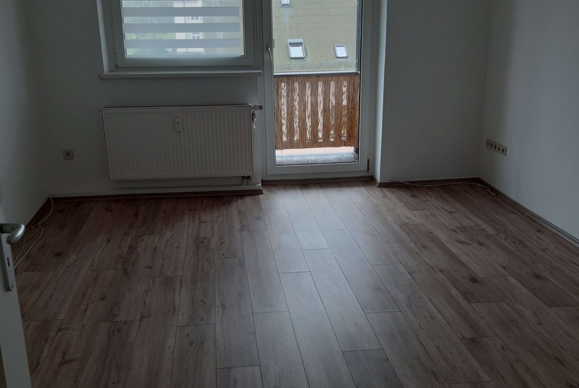 Schöne 3R-Wohnung mit Balkon & Badewanne sucht Sie! in Glauchau