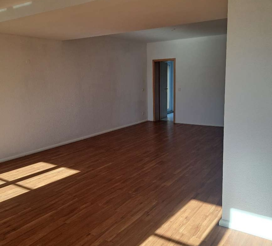 sonnige 2-Raum Wohnung mit Balkon im Dachgeschoss in Glauchau