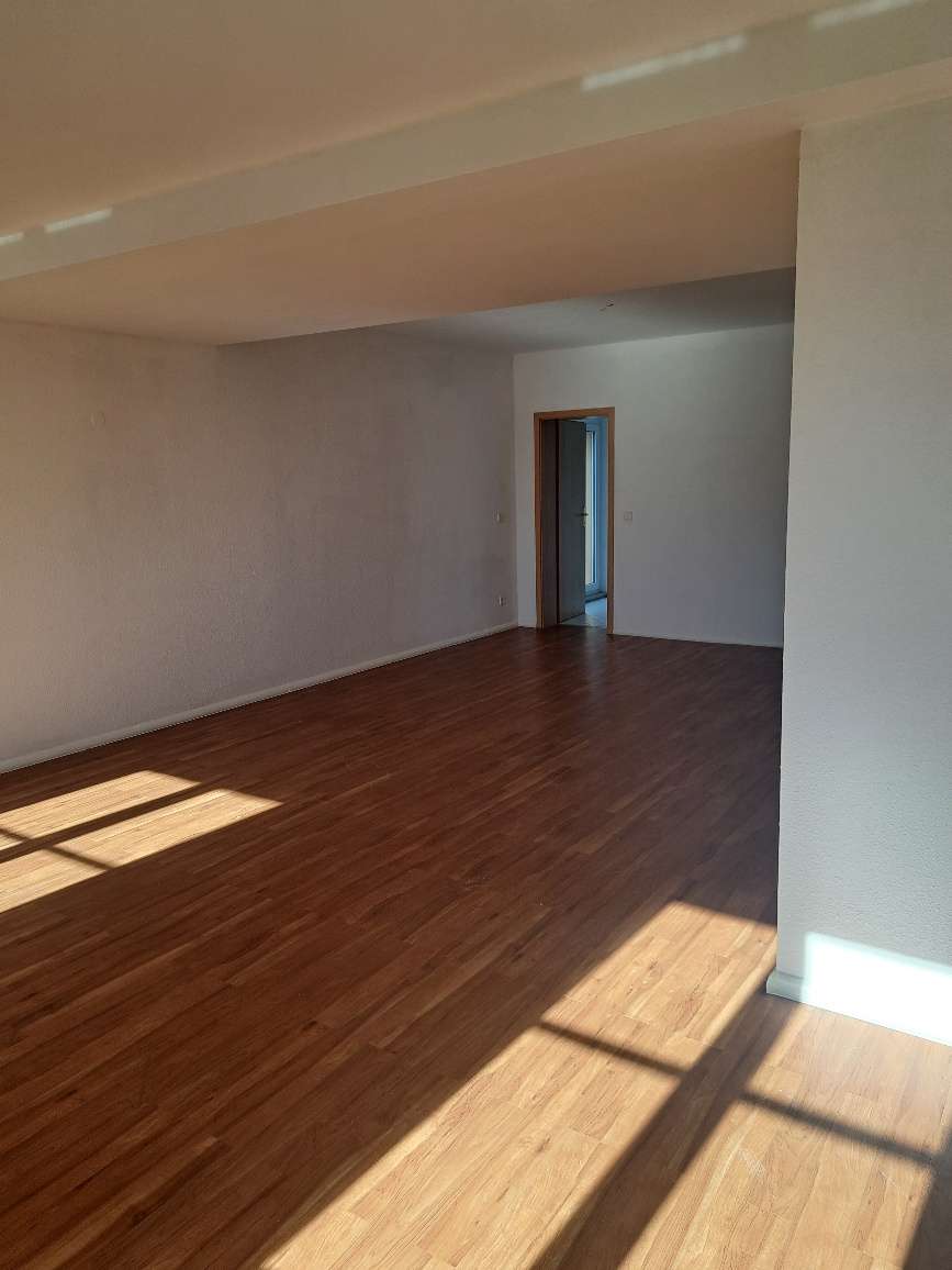 sonnige 2-Raum Wohnung mit Balkon im Dachgeschoss in Glauchau