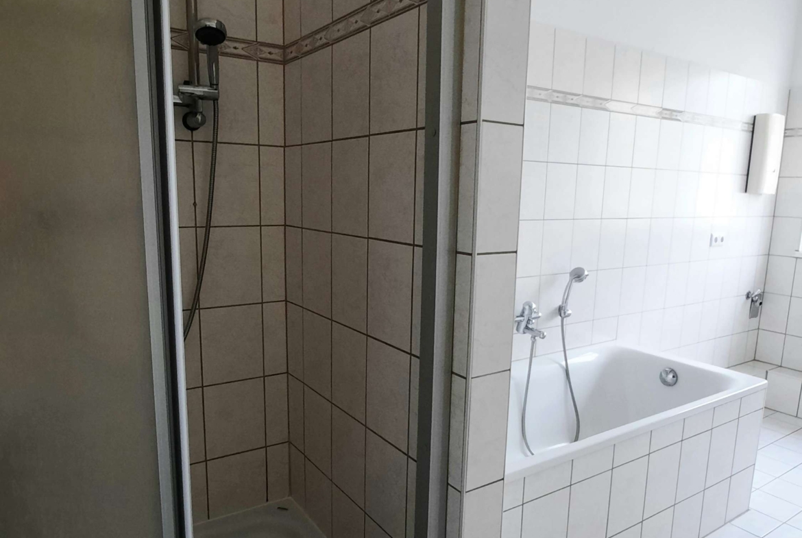 großzügige 4 R-Wohnung mitten in der Stadt wartet auf Sie! in Glauchau