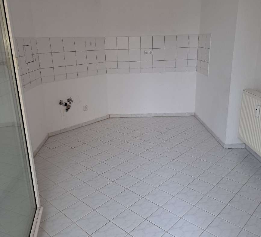 gemütliche 2-Raum Wohnung mit Balkon und Badewanne sucht Sie! in Glauchau