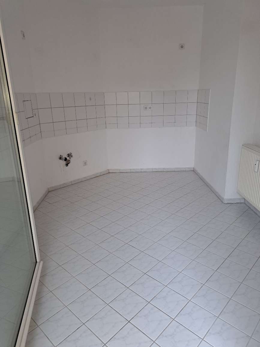 gemütliche 2-Raum Wohnung mit Balkon und Badewanne sucht Sie! in Glauchau