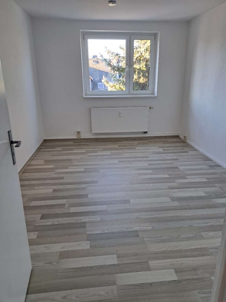 Schöne 3R-Wohnung mit Balkon & Badewanne sucht Sie! in Glauchau