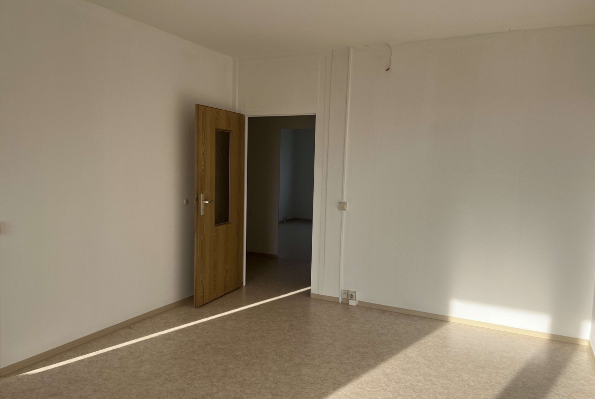 Charmante 2-Zimmer-Wohnung mit sonnigem Balkon im 4. OG in Königswartha