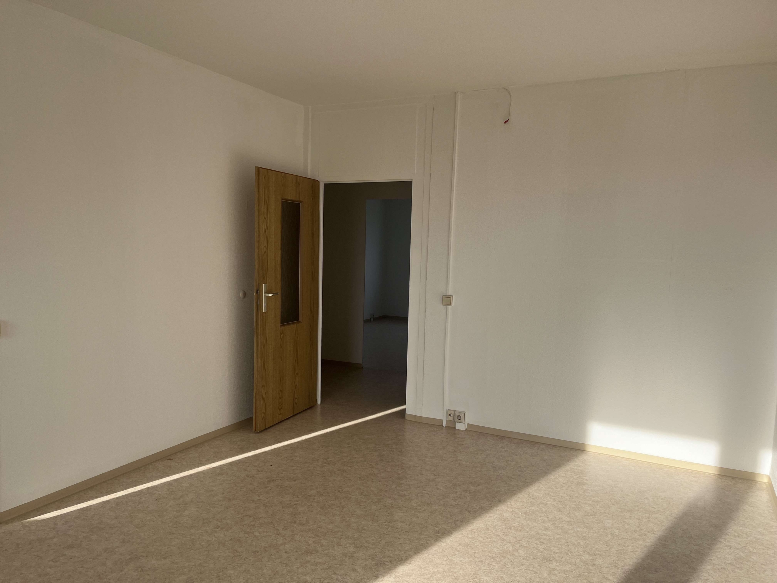 Charmante 2-Zimmer-Wohnung mit sonnigem Balkon im 4. OG in Königswartha