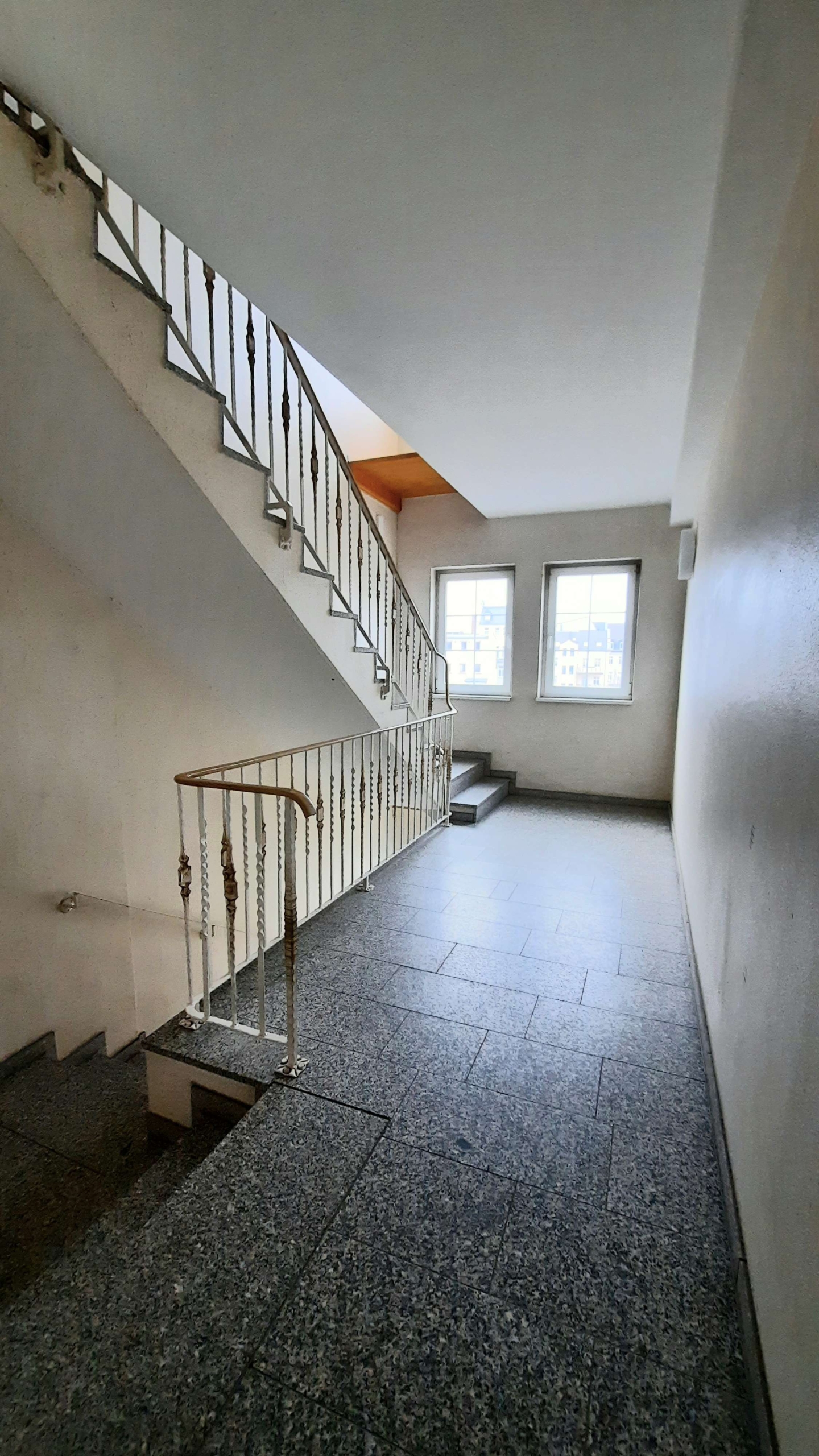 großzügige 4 R-Wohnung mitten in der Stadt wartet auf Sie! in Glauchau
