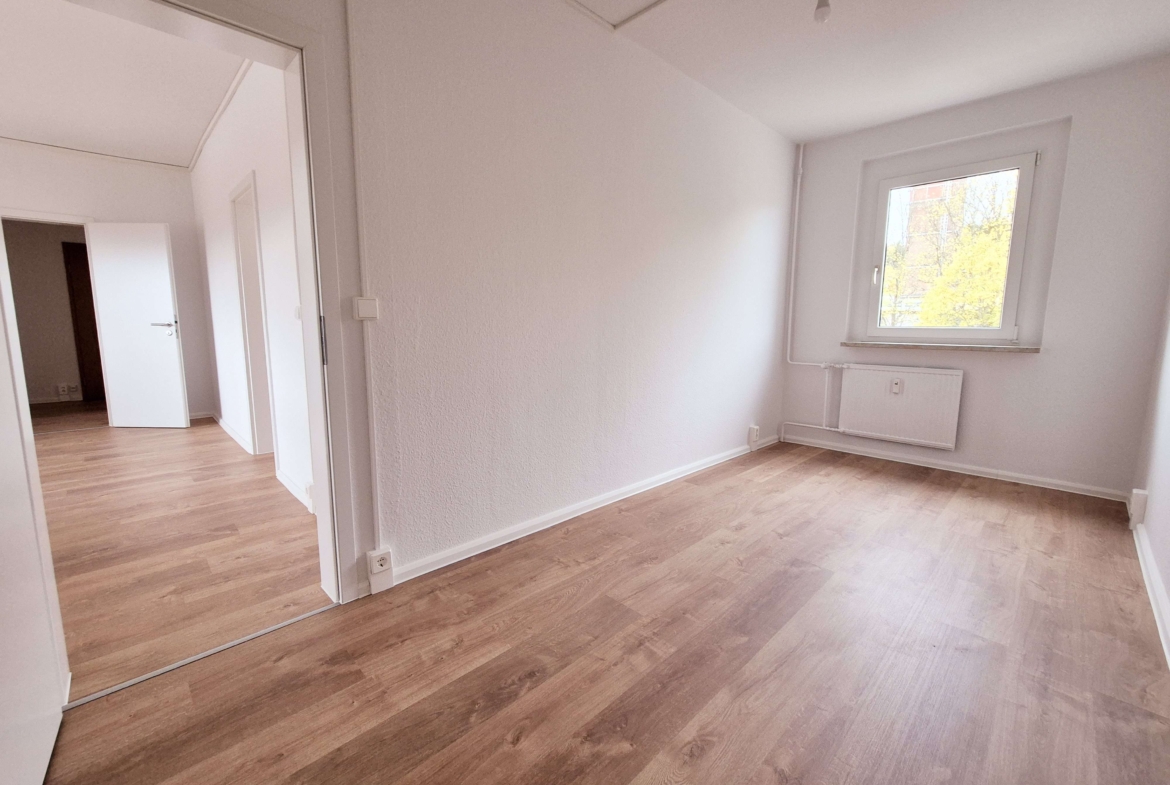 4-Raum-Wohnung mit Balkon, frisch saniert mit Traum-Ausblick! Jetzt besichtigen! in Klingenthal