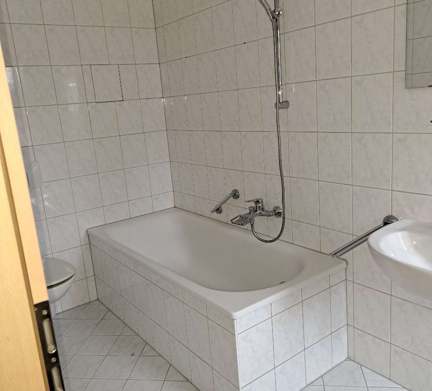 gemütliche 2-Raum Wohnung mit Balkon und Badewanne sucht Sie! in Glauchau