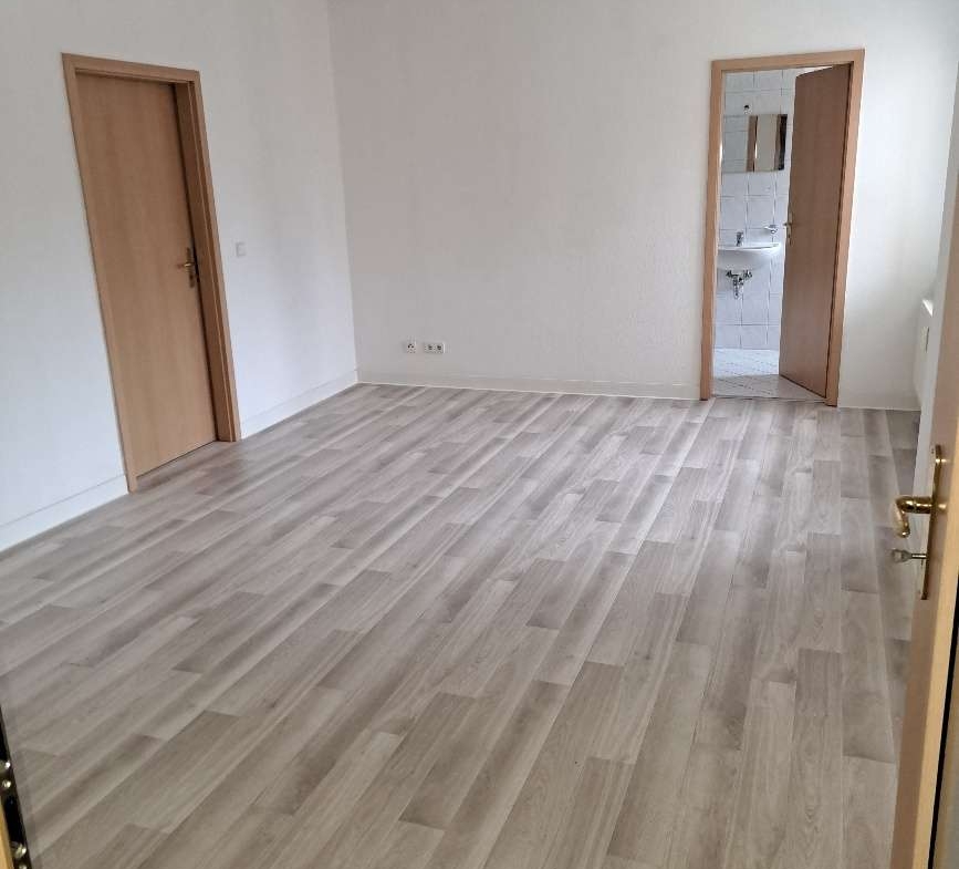 gemütliche 2-Raum Wohnung mit Balkon und Badewanne sucht Sie! in Glauchau