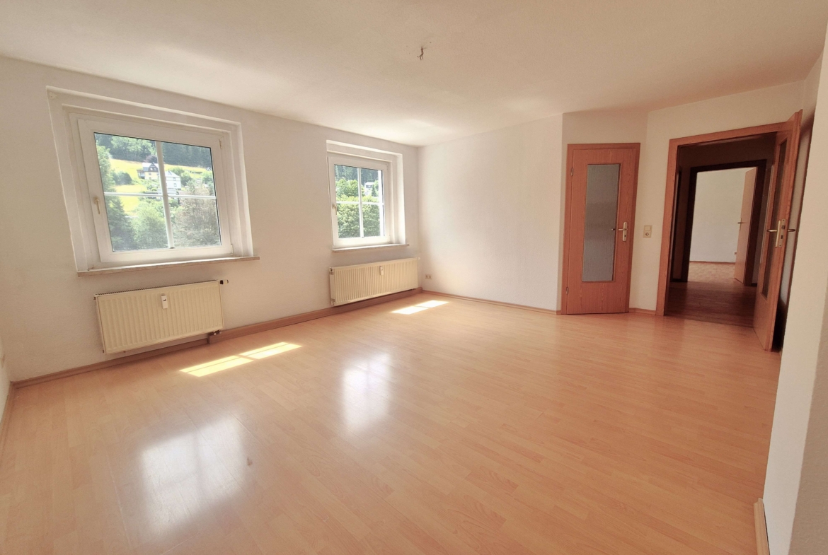 Großzügige 2-Raum-Wohnung mit Blick ins Grüne im Erdgeschoss + ausgebaute Kammer! in Klingenthal