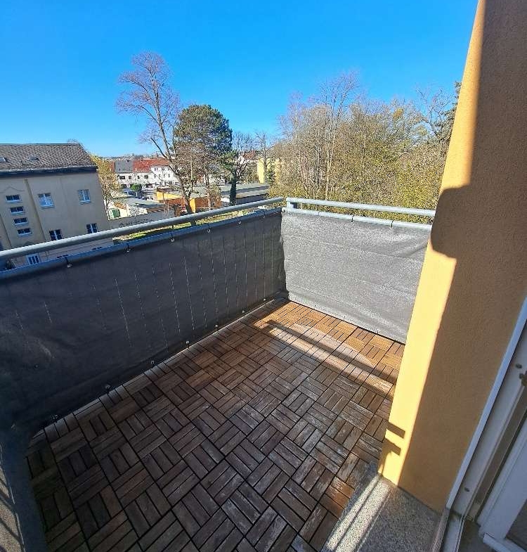 sonnige 2-Raum Wohnung mit Balkon im Dachgeschoss in Glauchau
