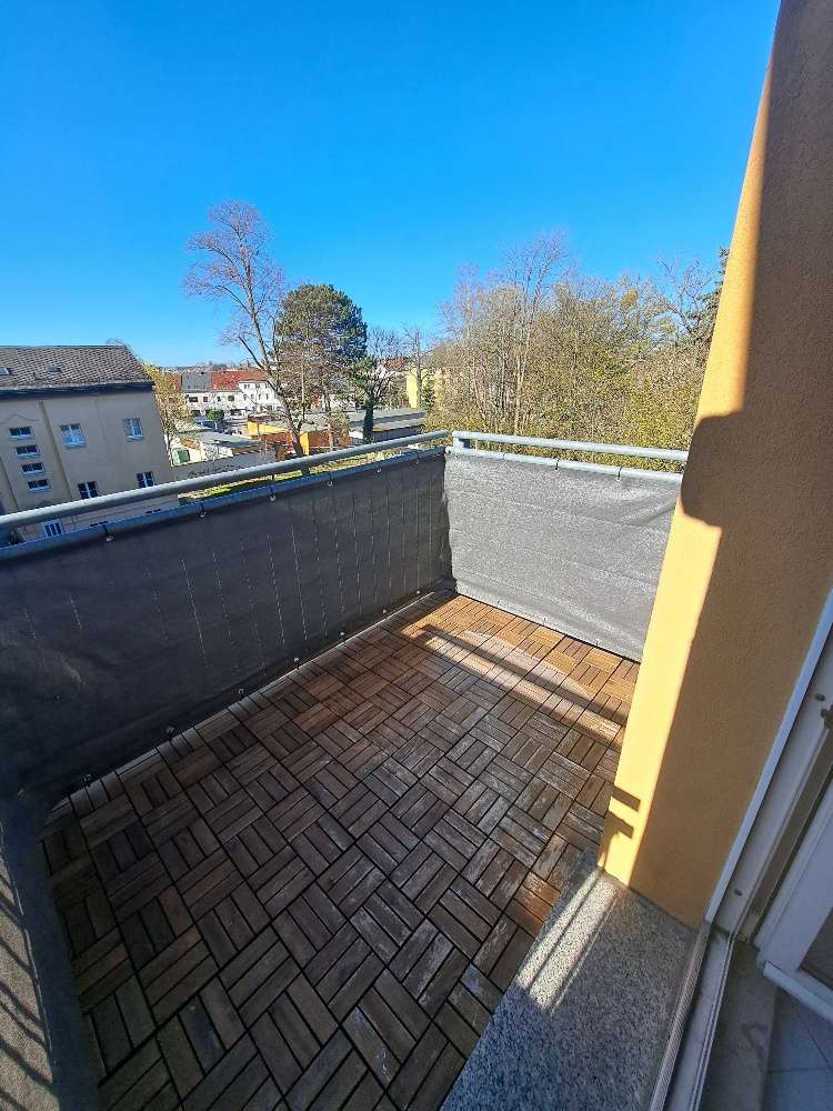 sonnige 2-Raum Wohnung mit Balkon im Dachgeschoss in Glauchau