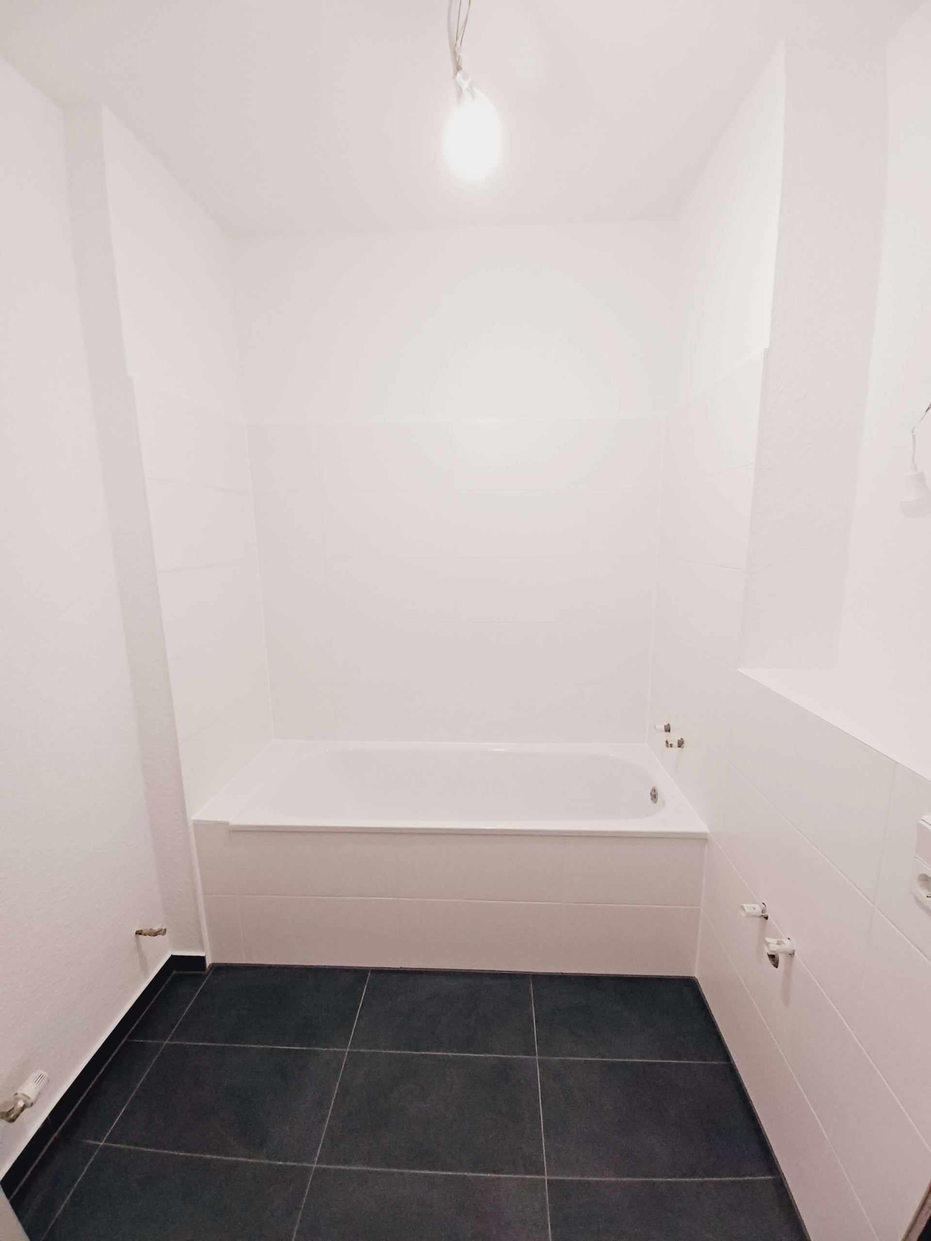 Über den Dächern der Stadt! Vollsanierte 4-Raum Altbauwohnung mit Charme sucht neue Mieter! in Klingenthal