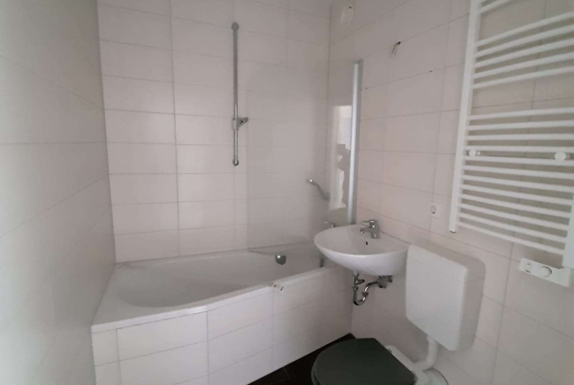 Großzügige 2-RaumWE mit Balkon, Badewanne und EBK in Chemnitz