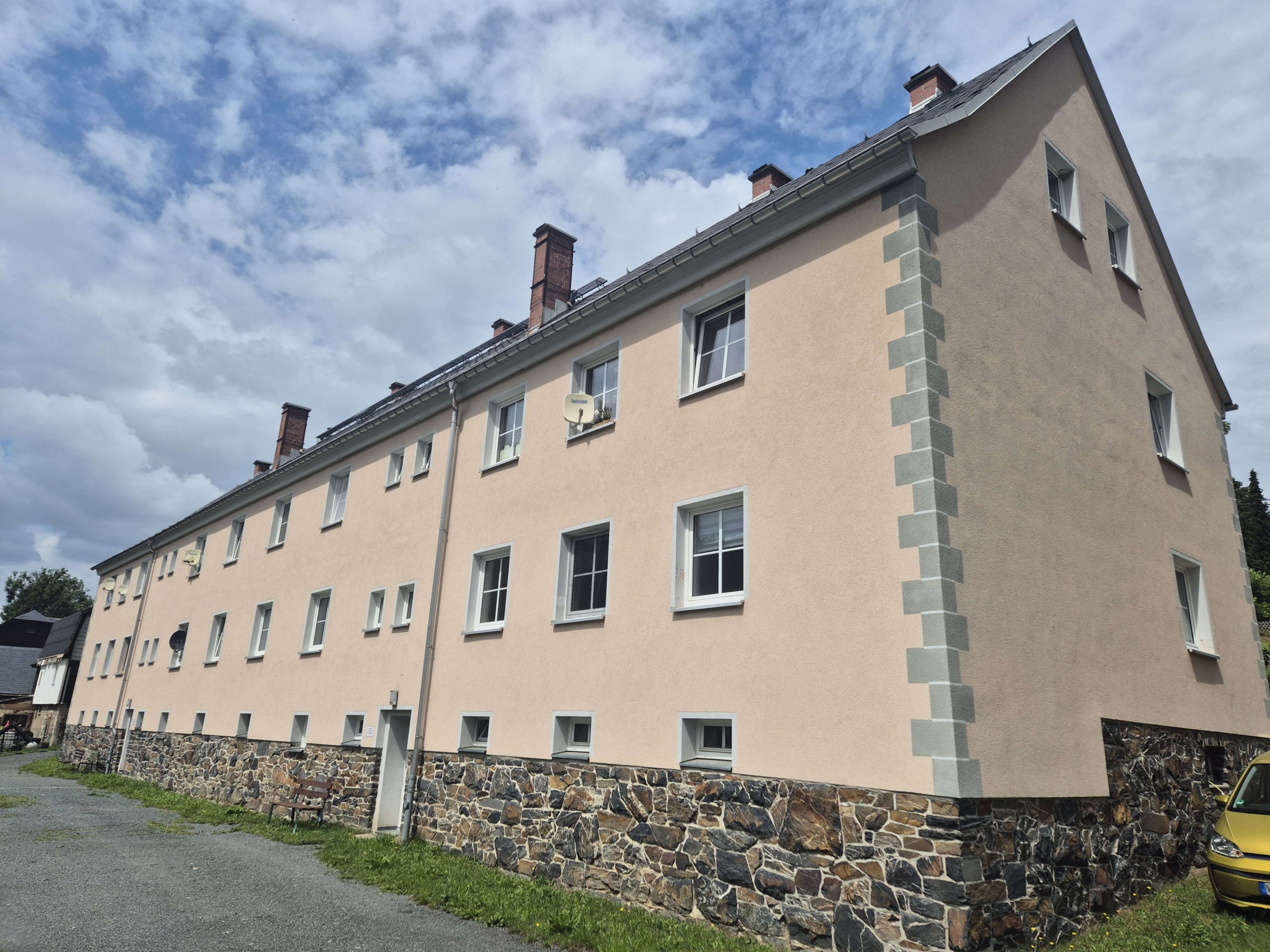 Großzügige 2-Raum-Wohnung mit Blick ins Grüne im Erdgeschoss + ausgebaute Kammer! in Klingenthal