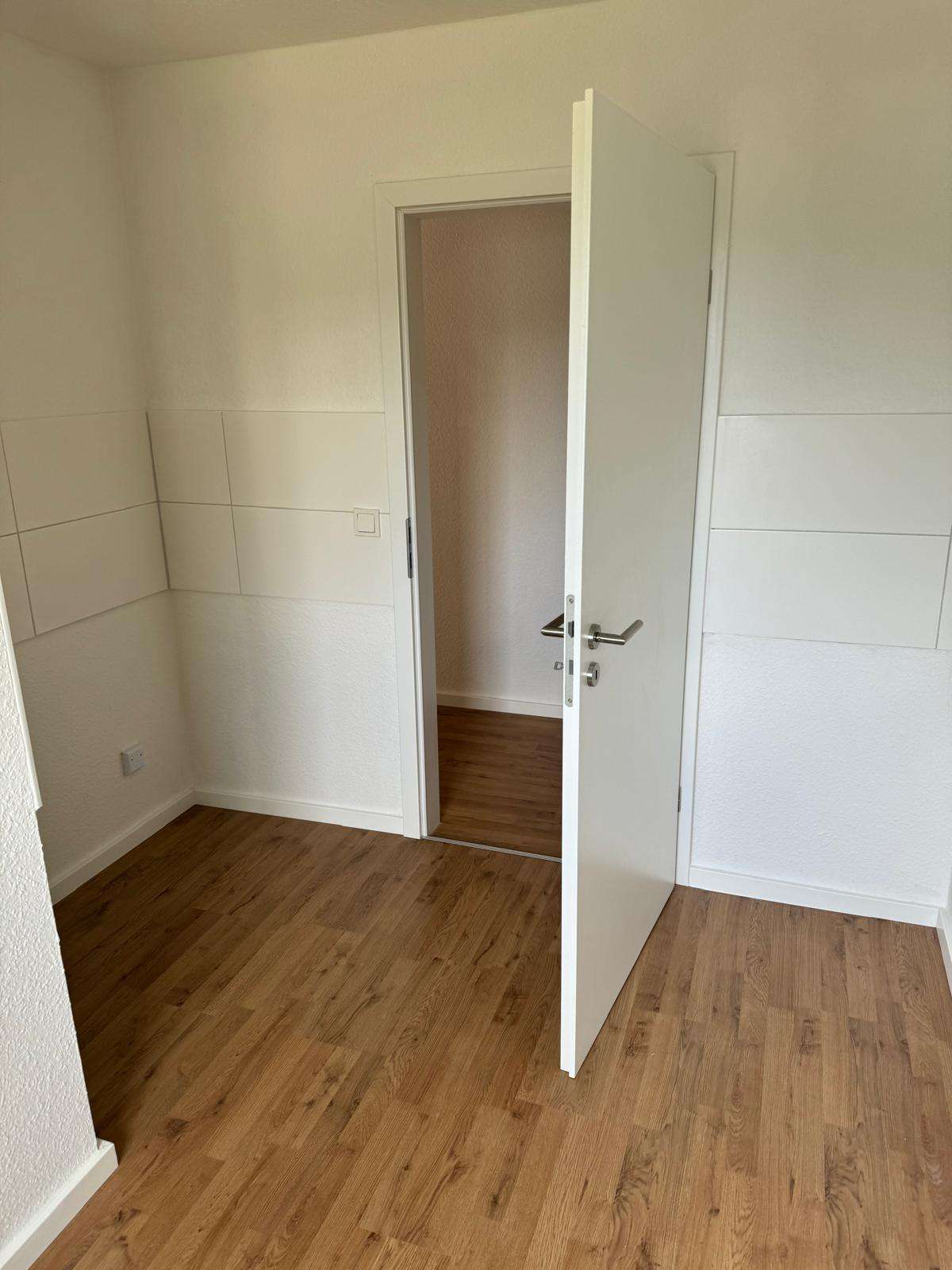 Aufgepasst!* Kleine 2-Raum Wohnung mit Wanne sucht neuen Bewohner in Glauchau