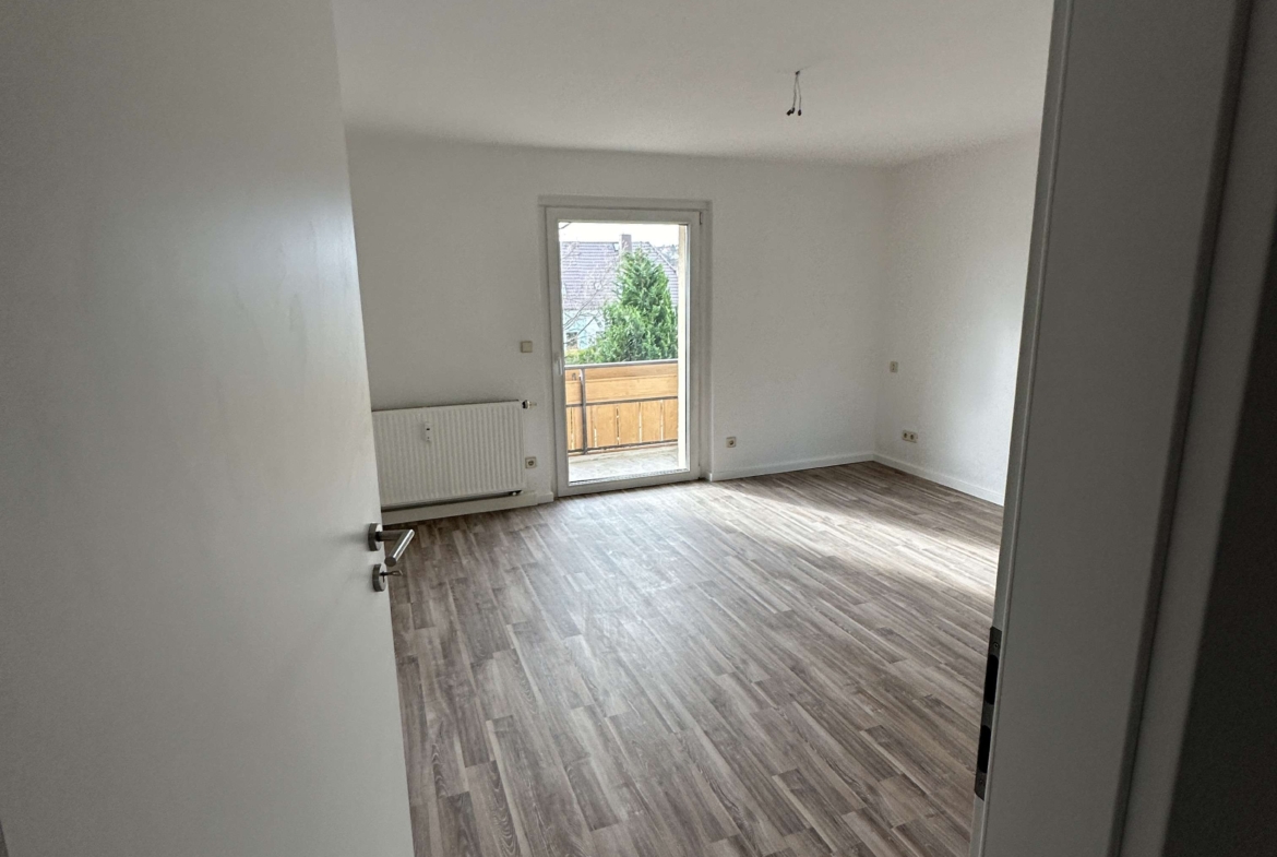 Schnell zugreifen* schöne 3 RaumWE mit Badewanne & Balkon in Wilkau-Haßlau