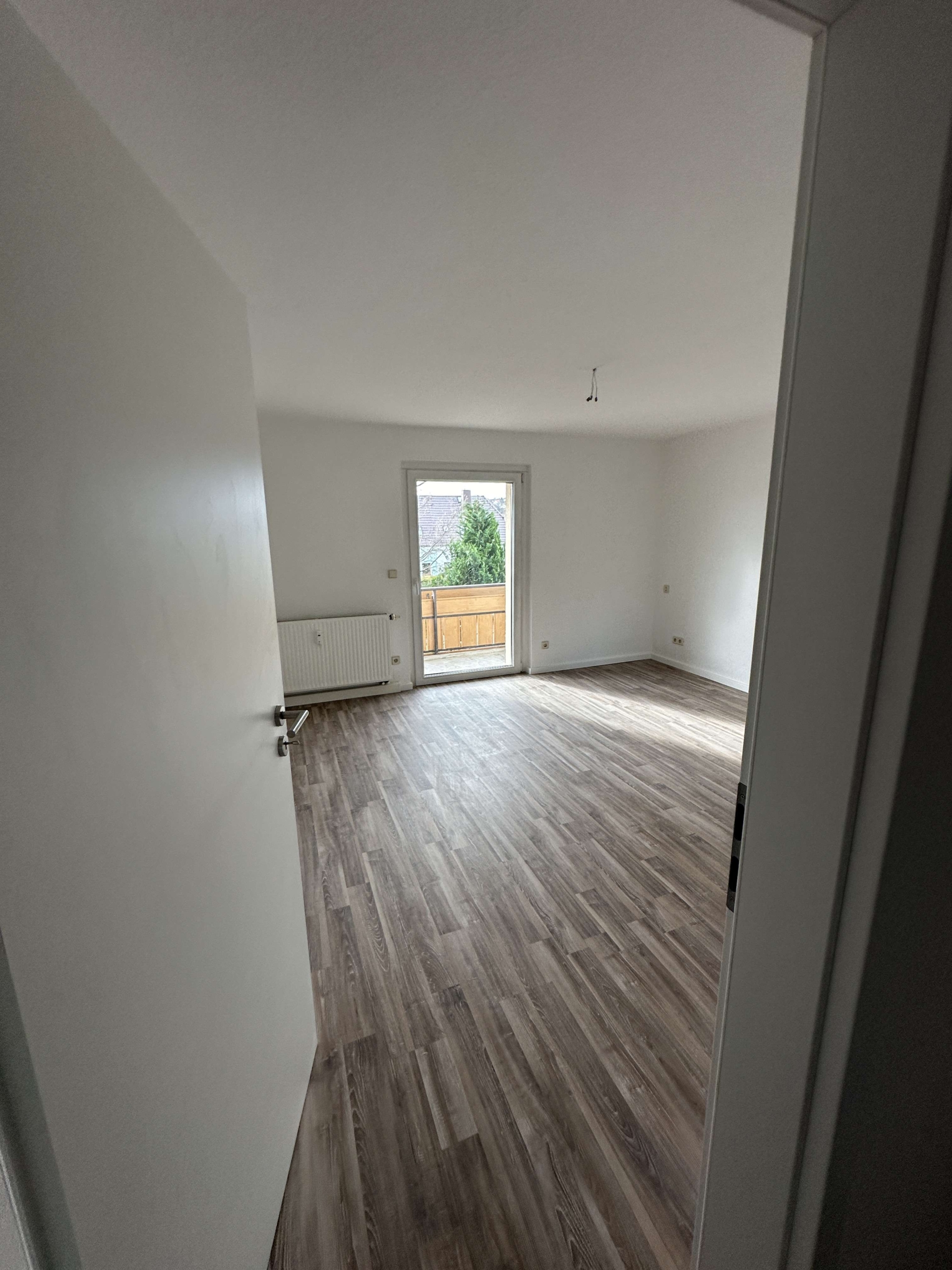Schnell zugreifen* schöne 3 RaumWE mit Badewanne & Balkon in Wilkau-Haßlau