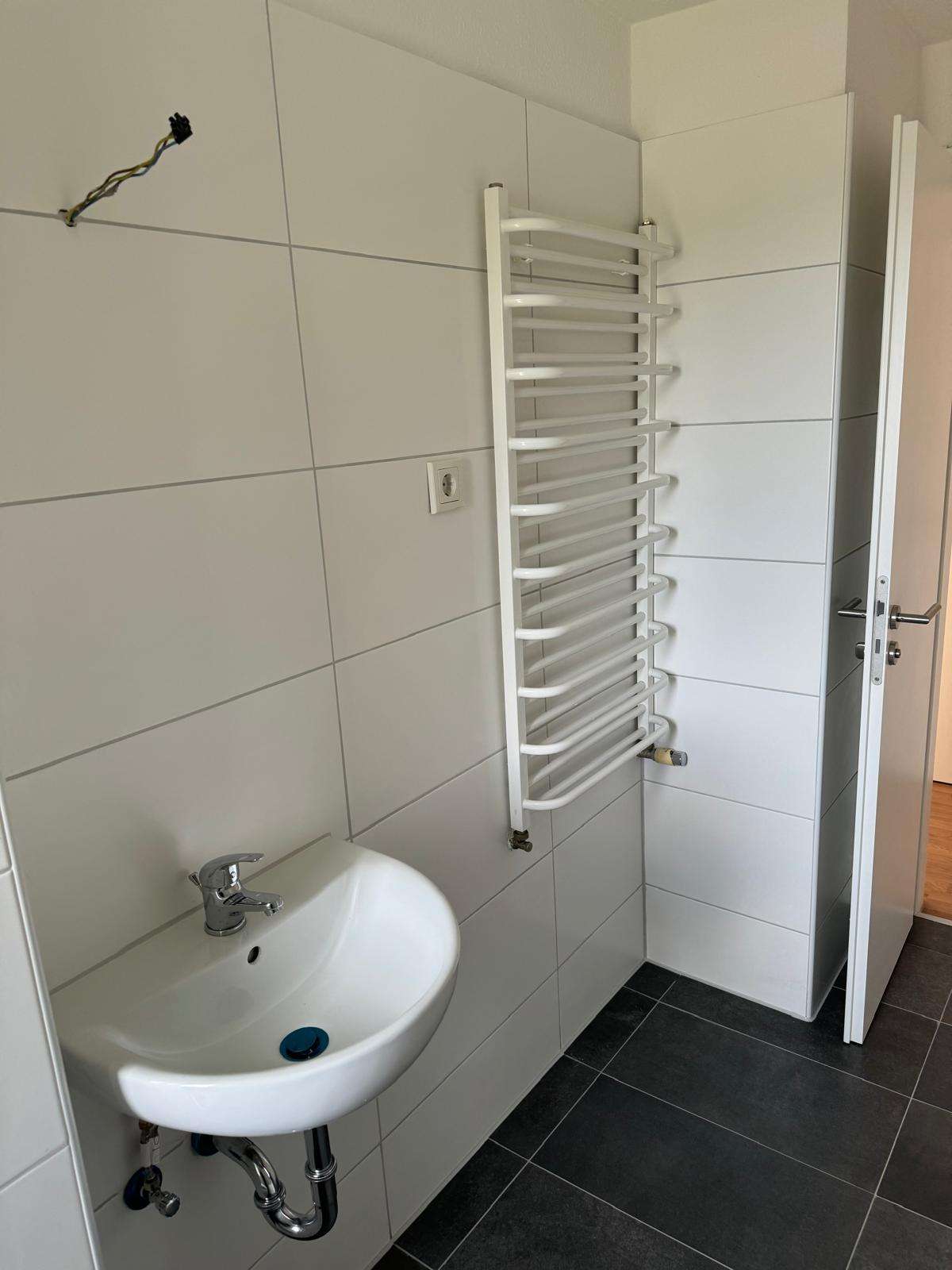 Aufgepasst!* Kleine 2-Raum Wohnung mit Wanne sucht neuen Bewohner in Glauchau