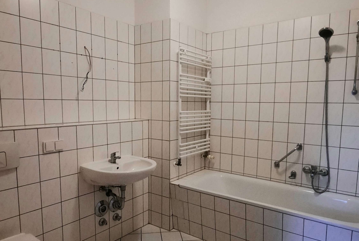 1Monat kaltmietfrei - Schnell zugreifen* Schöne helle 2 RaumWE mit Badewanne in Glauchau