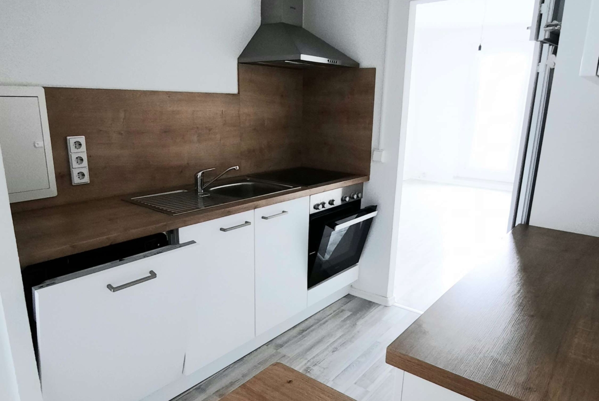 Schnell sein lohnt sich* Schöne 4-RaumWe mit Balkon, Dusche & EBK in Chemnitz