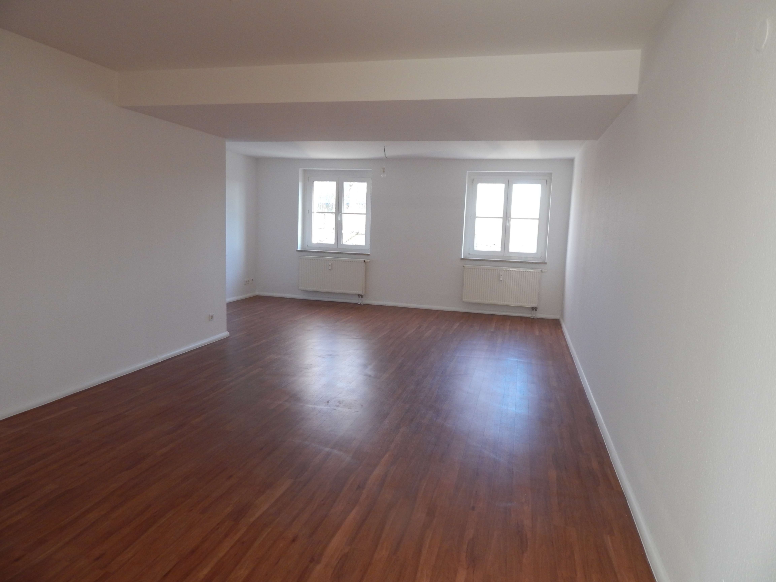 sonnige 2-Raum Wohnung mit Balkon im Dachgeschoss in Glauchau