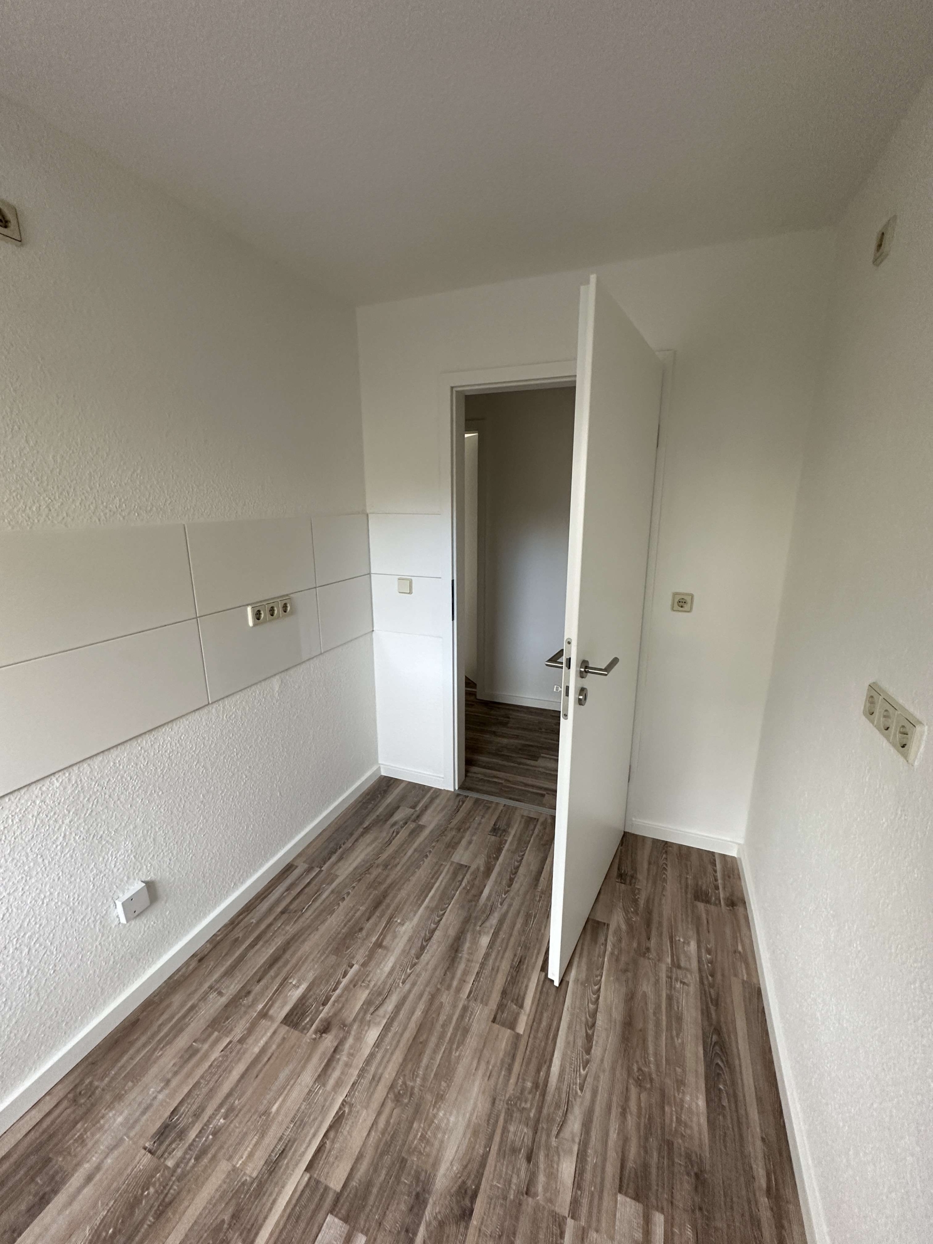 Schnell zugreifen* schöne 3 RaumWE mit Badewanne & Balkon in Wilkau-Haßlau