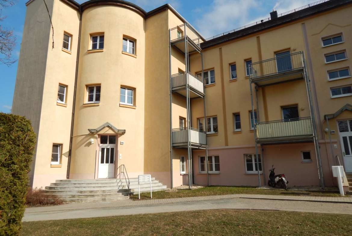 sonnige 2-Raum Wohnung mit Balkon im Dachgeschoss in Glauchau