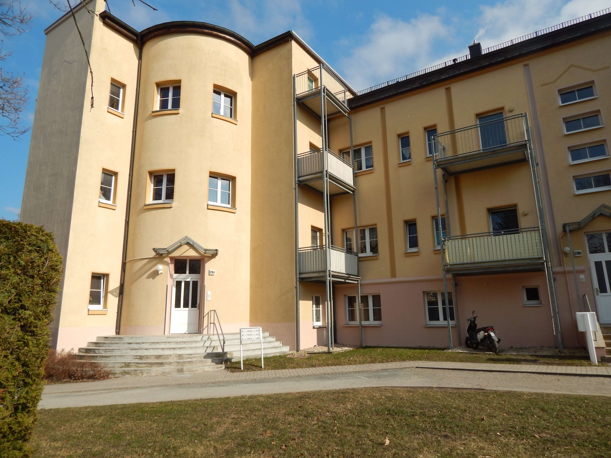 sonnige 2-Raum Wohnung mit Balkon im Dachgeschoss in Glauchau