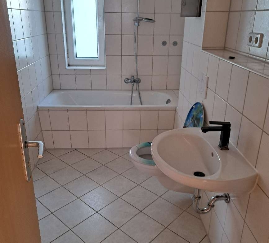Schnell sein lohnt sich* Großzügige 3-RaumWE mit Balkon & Badewanne in Glauchau
