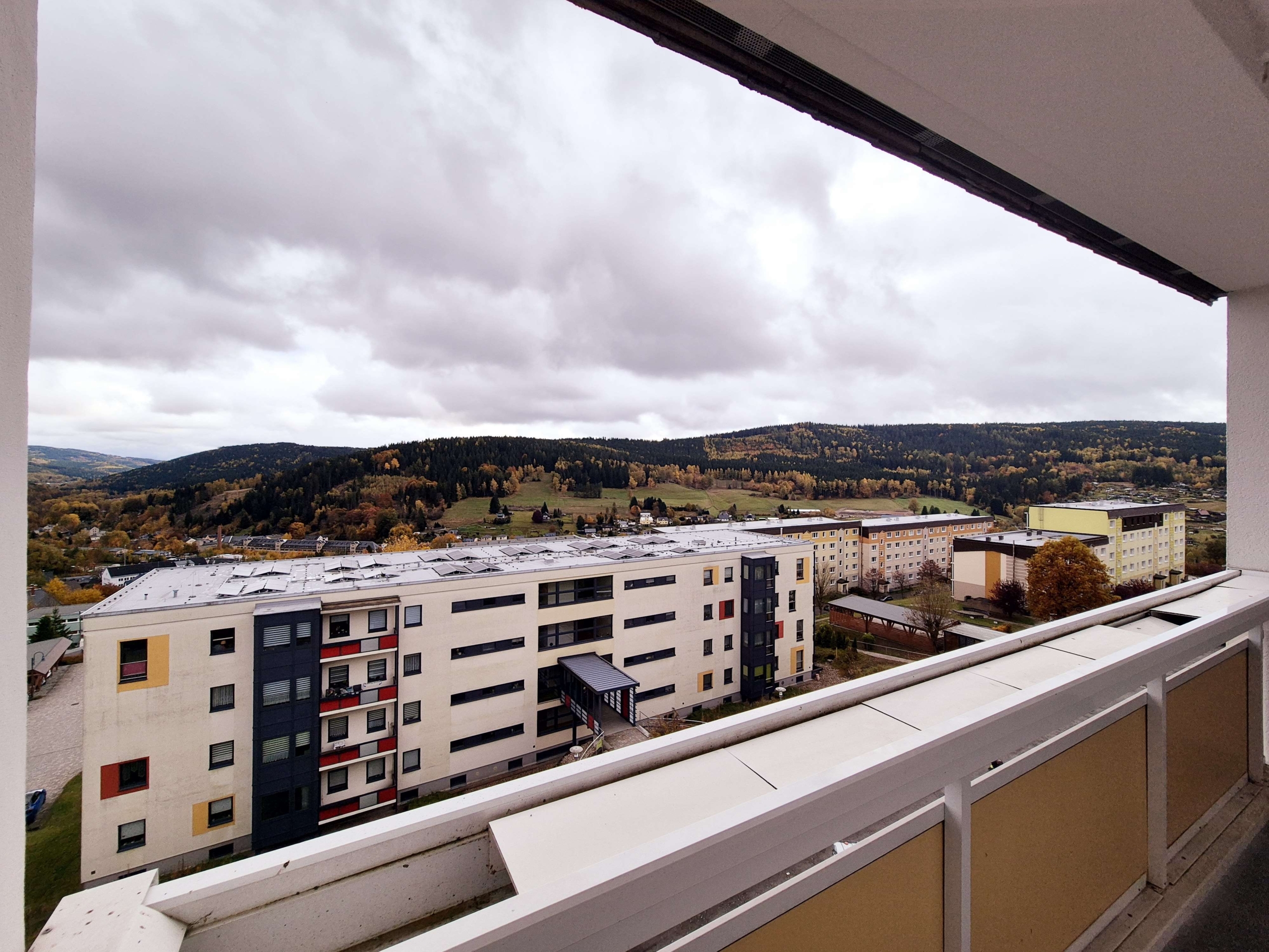 4-Raum-Wohnung mit Balkon, frisch saniert mit Traum-Ausblick! Jetzt besichtigen! in Klingenthal
