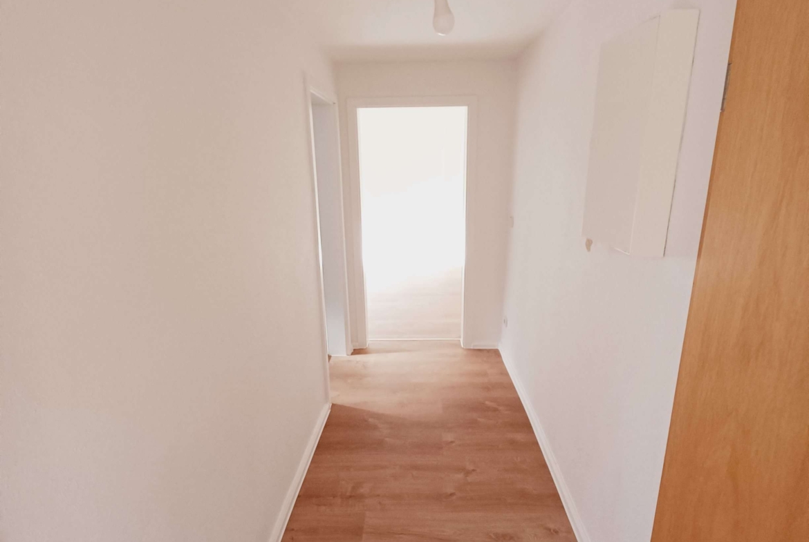 Erstbezug nach Neusanierung! Großzügige 4-Raum-Wohnung mit Gäste WC und Waschküche in ruhiger Lage! in Klingenthal