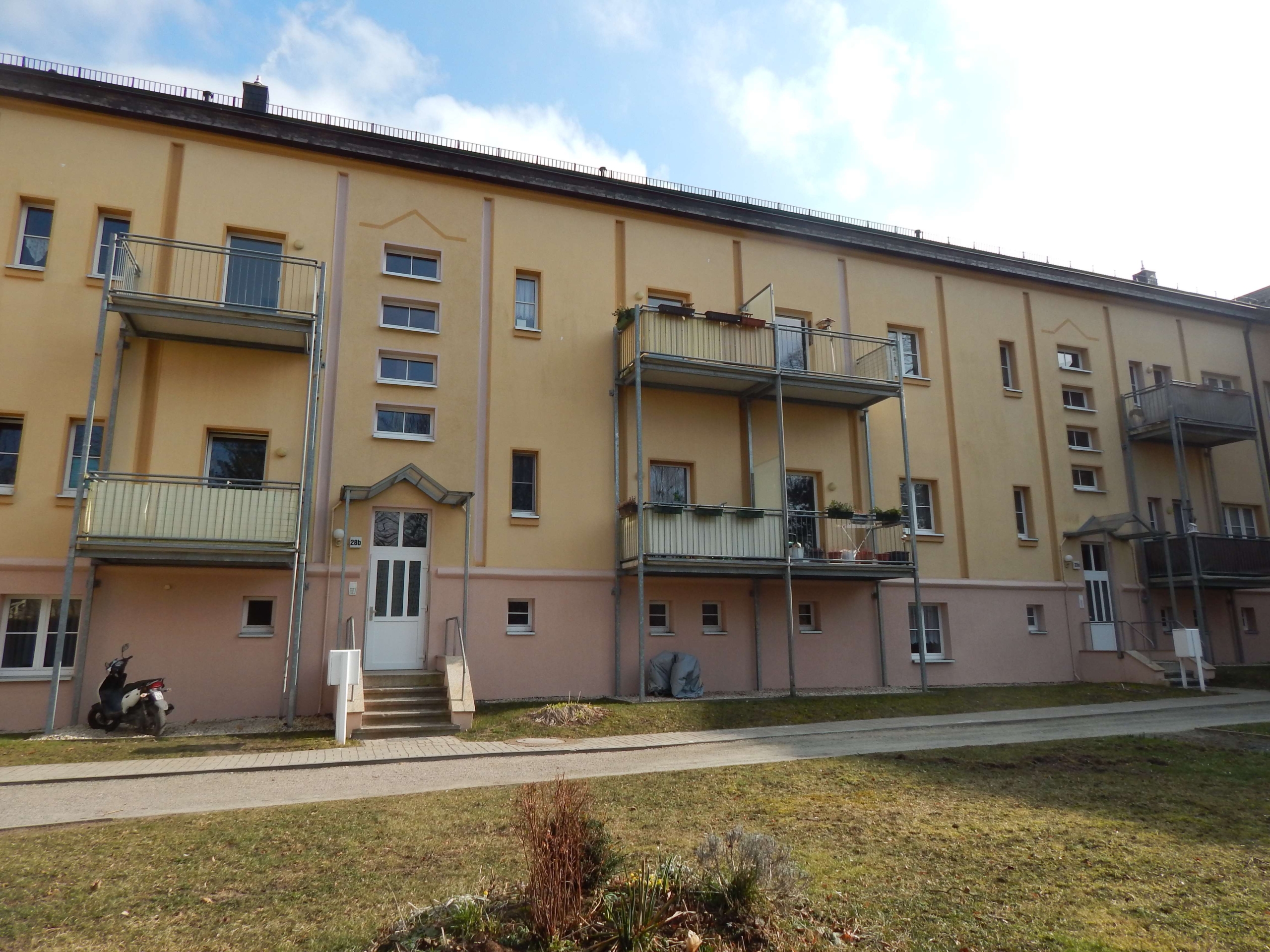 sonnige 2-Raum Wohnung mit Balkon im Dachgeschoss in Glauchau