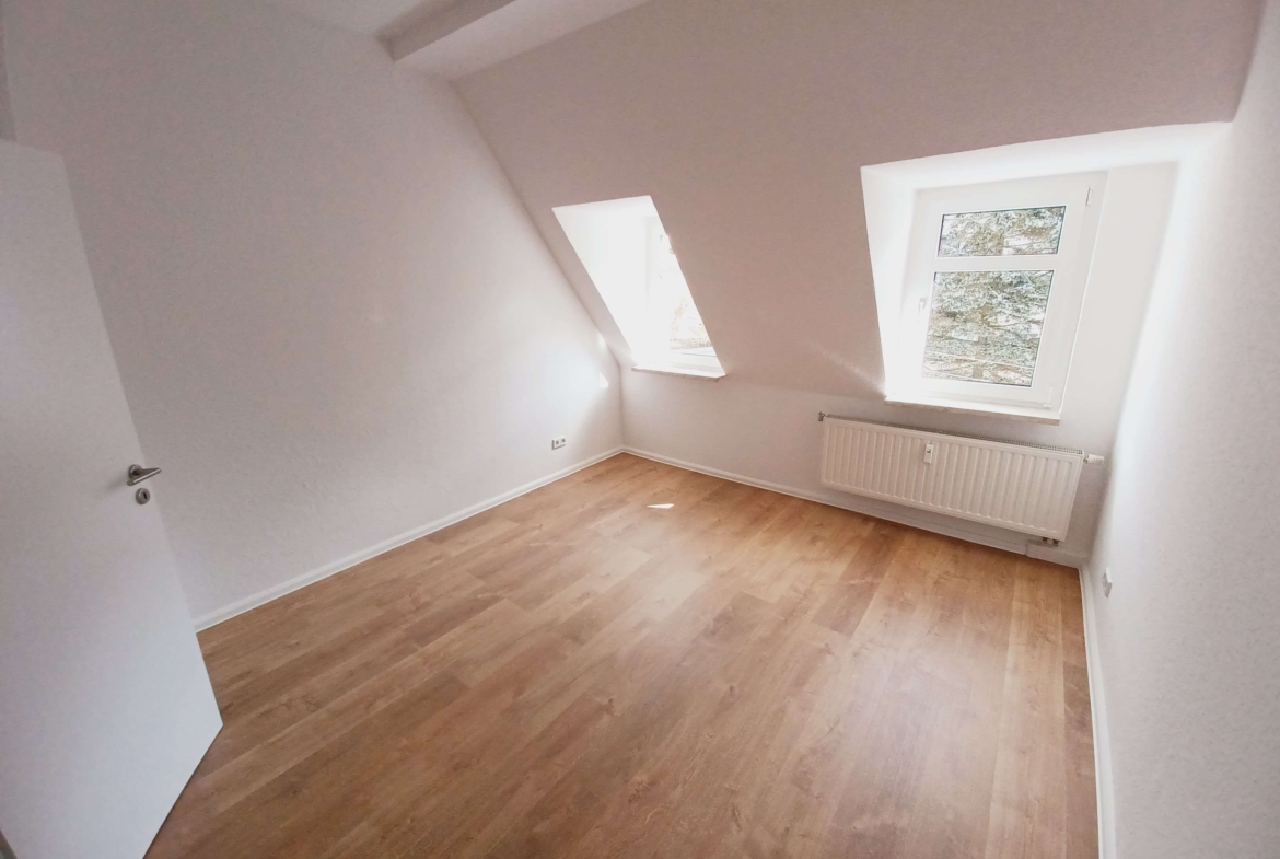 Über den Dächern der Stadt! Vollsanierte 4-Raum Altbauwohnung mit Charme sucht neue Mieter! in Klingenthal