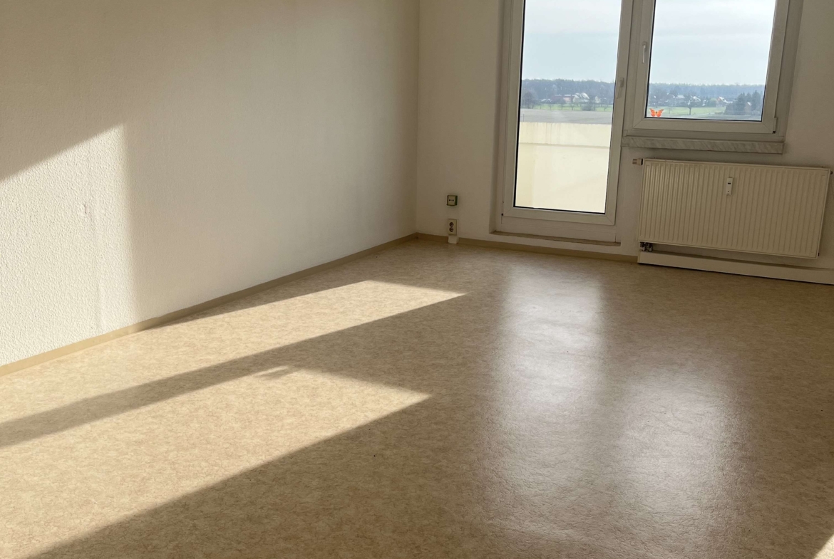 Charmante 2-Zimmer-Wohnung mit sonnigem Balkon im 4. OG in Königswartha