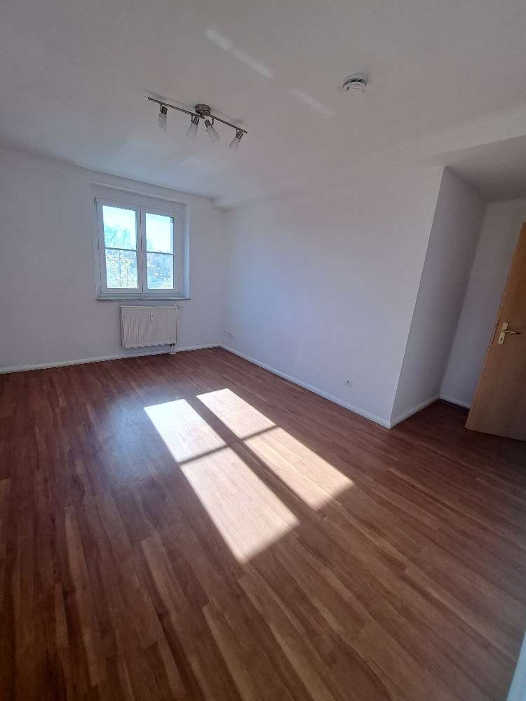 sonnige 2-Raum Wohnung mit Balkon im Dachgeschoss in Glauchau