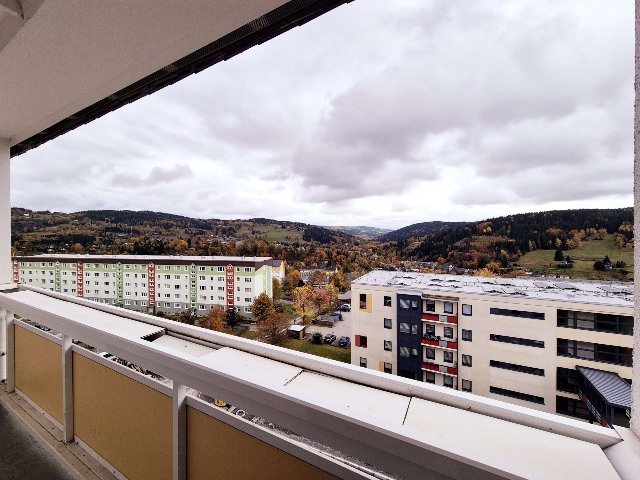 4-Raum-Wohnung mit Balkon, frisch saniert mit Traum-Ausblick! Jetzt besichtigen! in Klingenthal