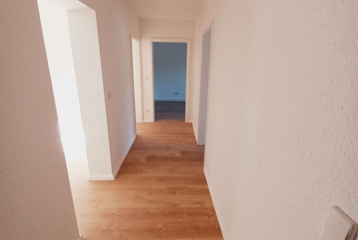 Erstbezug nach Neusanierung! Großzügige 4-Raum-Wohnung mit Gäste WC und Waschküche in ruhiger Lage! in Klingenthal