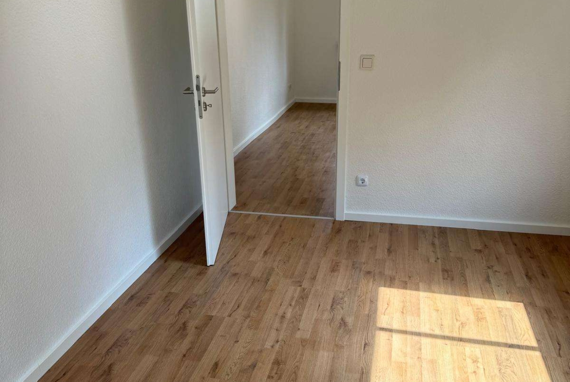 Aufgepasst!* Kleine 2-Raum Wohnung mit Wanne sucht neuen Bewohner in Glauchau